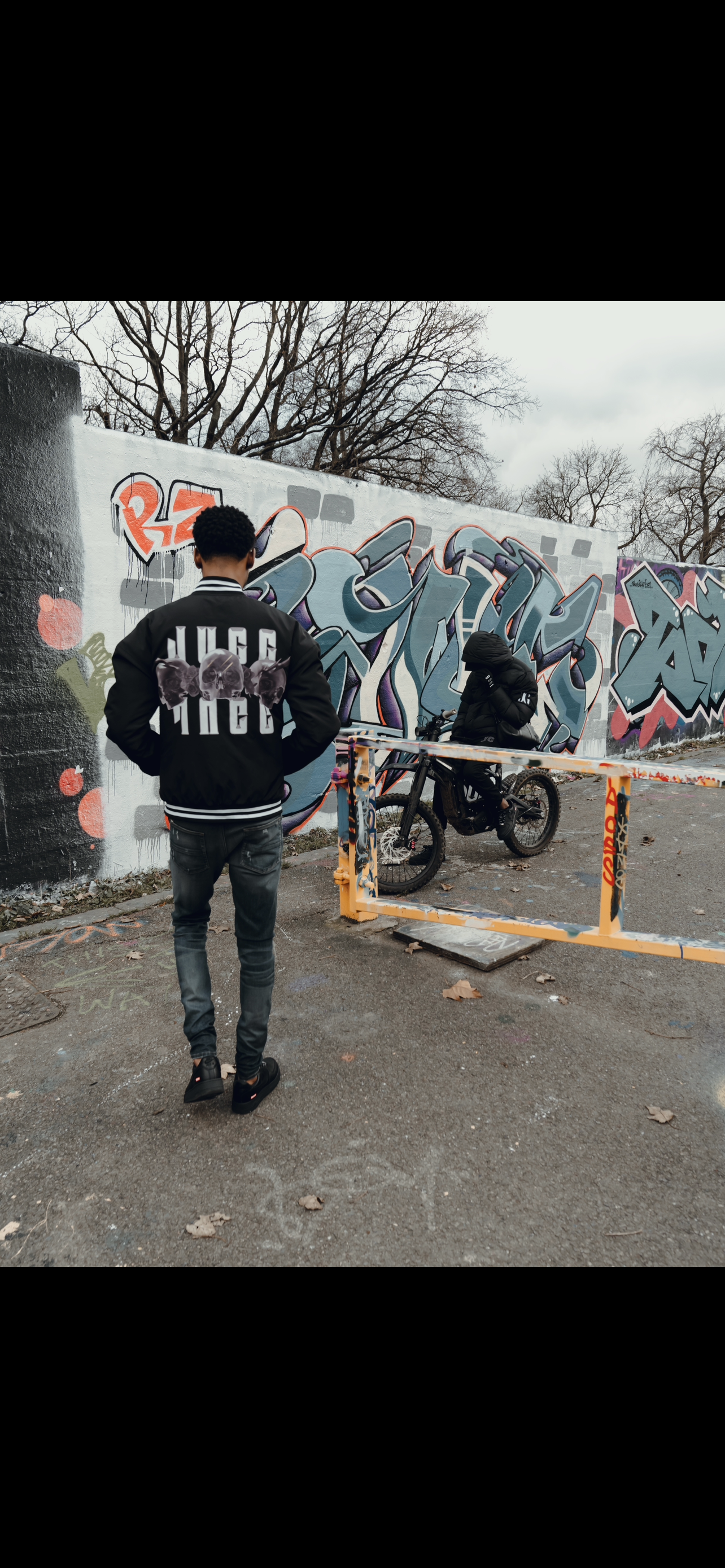 SKULL VARSITY - BLACK X WHITE