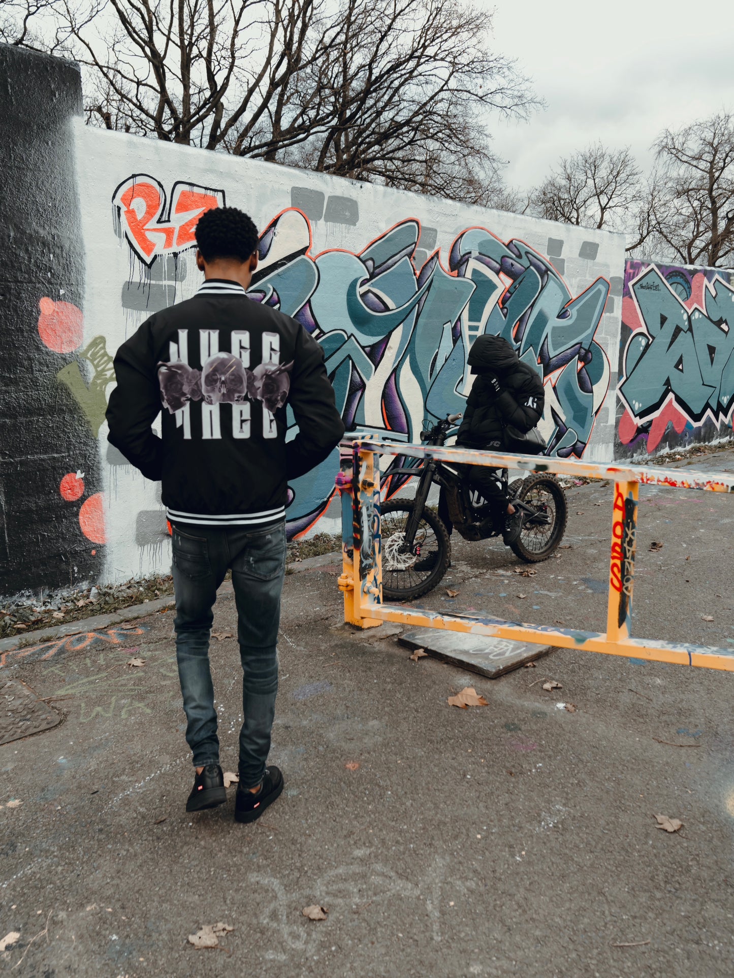 SKULL VARSITY - BLACK