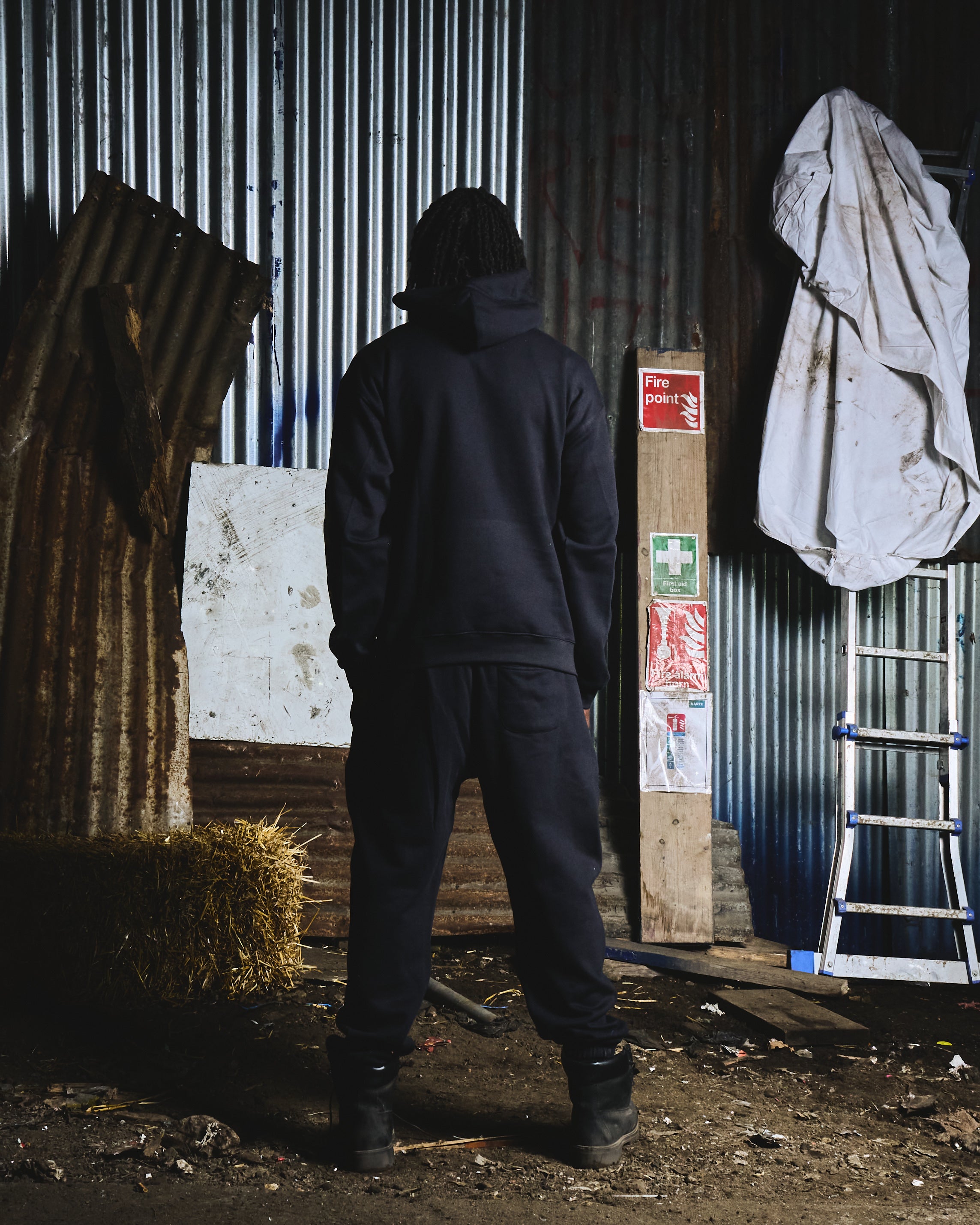 COSY TRACKY - BLACK x BLACK
