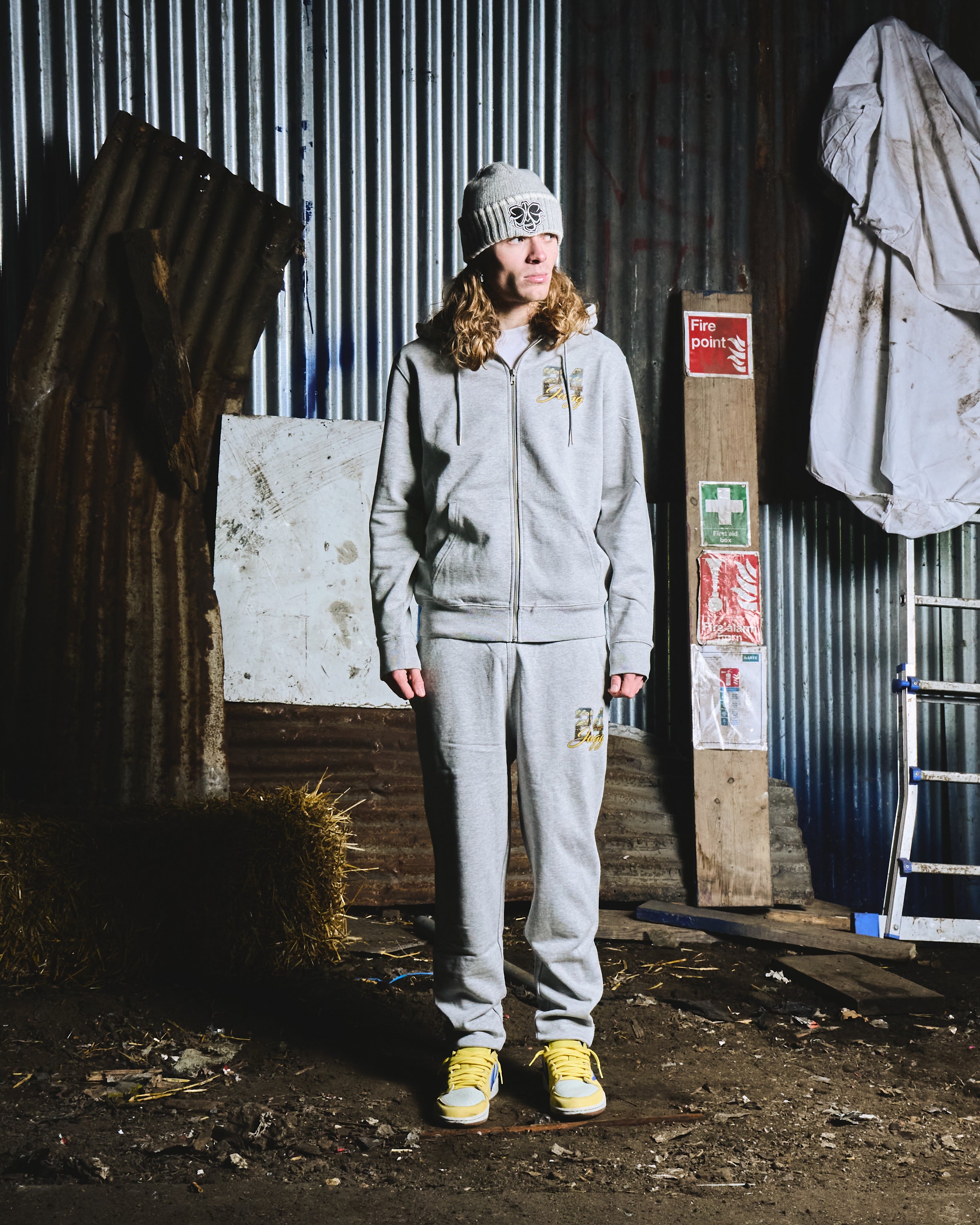 24 TRACKY - GREY OG